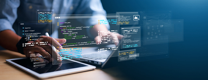 Interfaz de desarrollo con inteligencia artificial sobre tableta y laptop, ejemplo de material desarrollado por TERVEZE